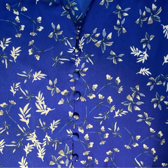 Banana Republic - Royal Blue and White Floral Blouse - Women’s XS - Picture 5 of 7